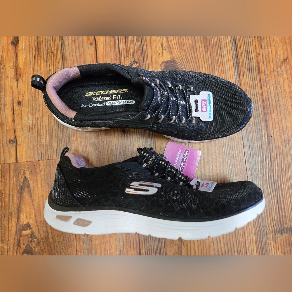 womens skechers 7 1/2 nwt black animal relaxed fit  cooled mem foam